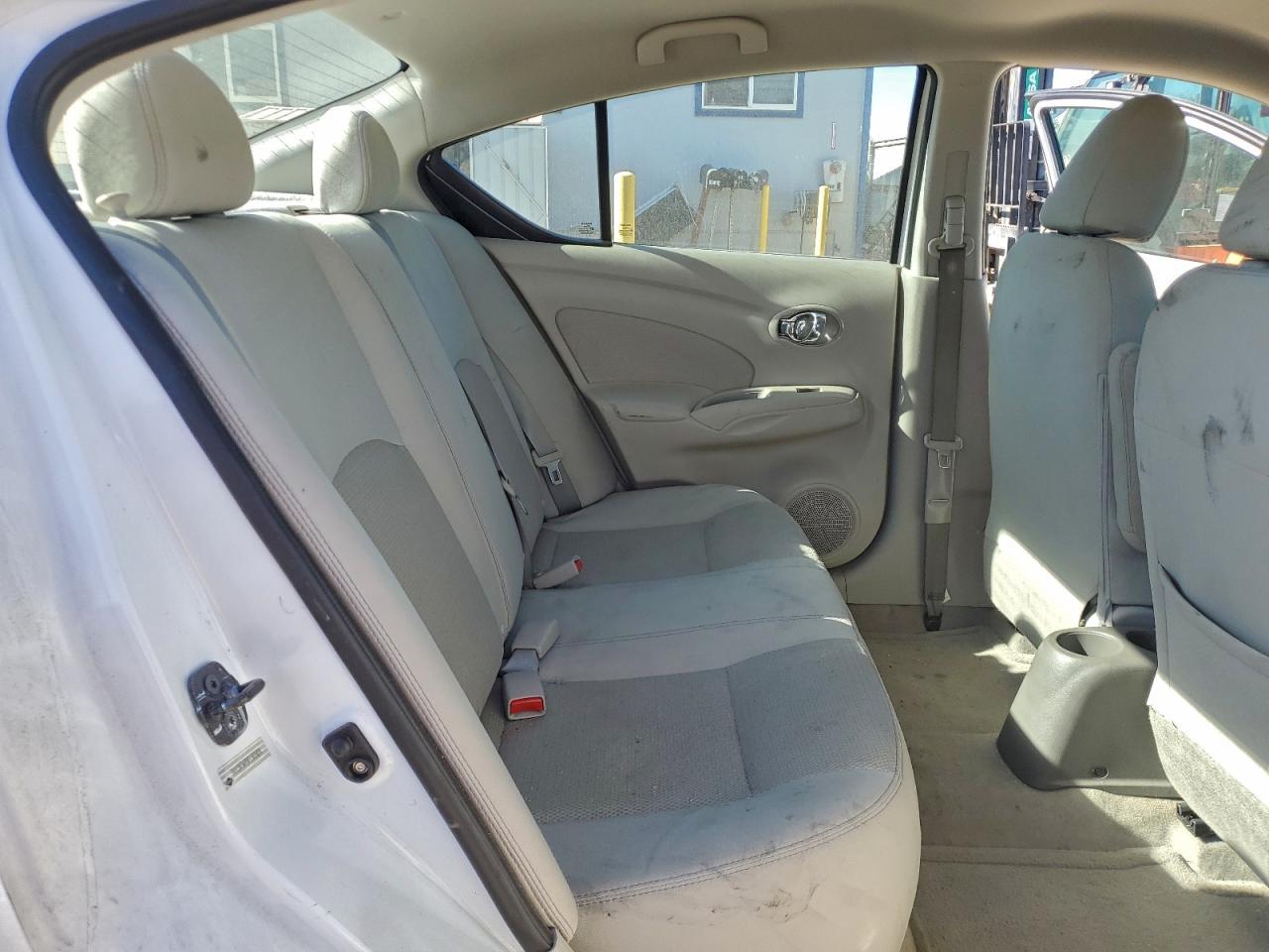 2015 Niss Versa