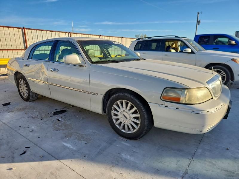 2005 Lincoln Town car Signature Limited
