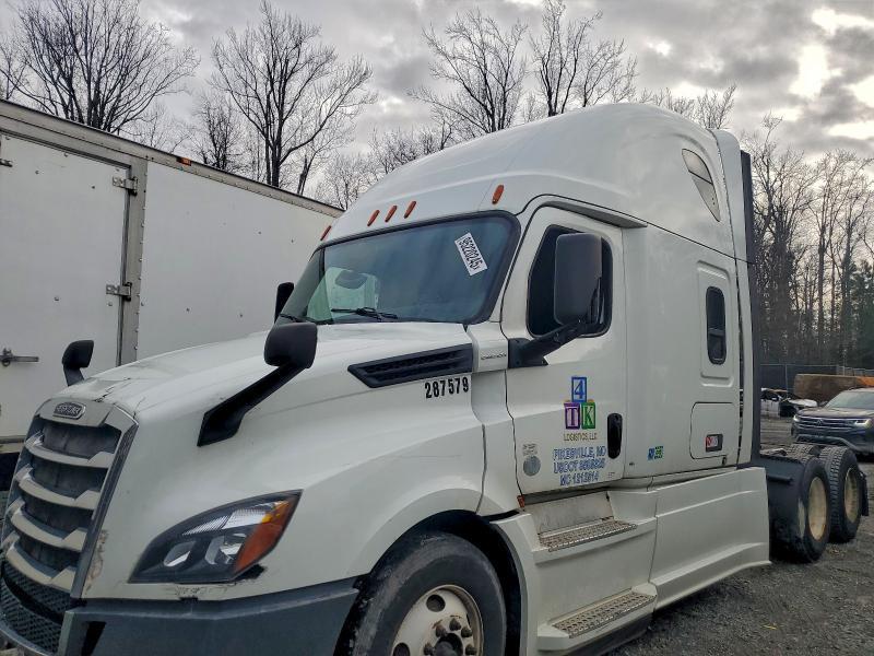 2019 Freigliner 2019 Freightliner Cascadia 126 Semi Truck
