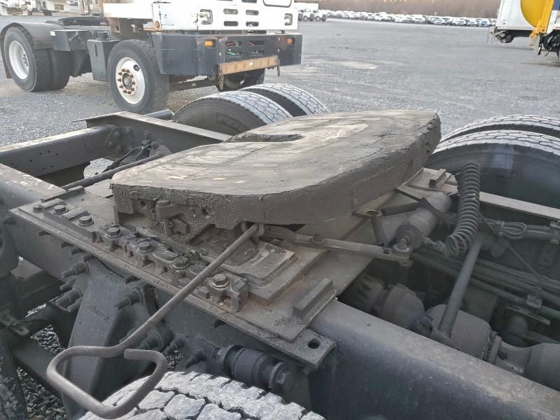 2015 Freightliner Cascadia Semi Truck