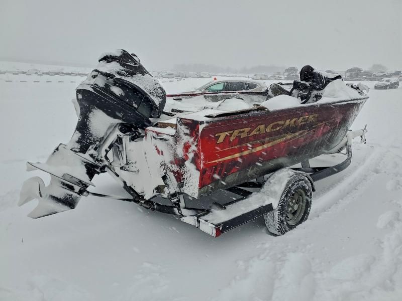 2014 Tracker Boat-boat