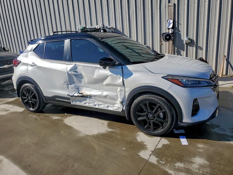 2024 Nissan Kicks sr