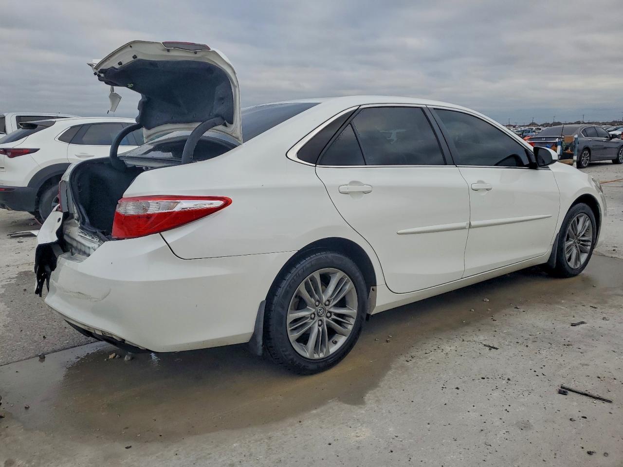 2016 Toyota Camry le