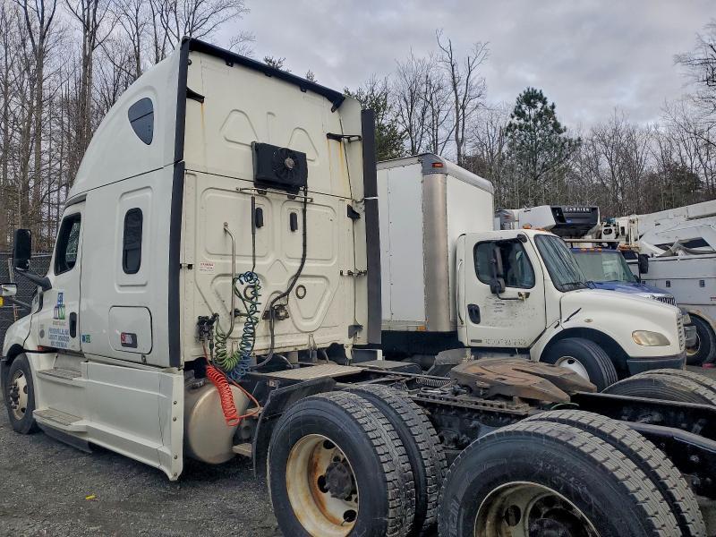 2019 Freigliner 2019 Freightliner Cascadia 126 Semi Truck
