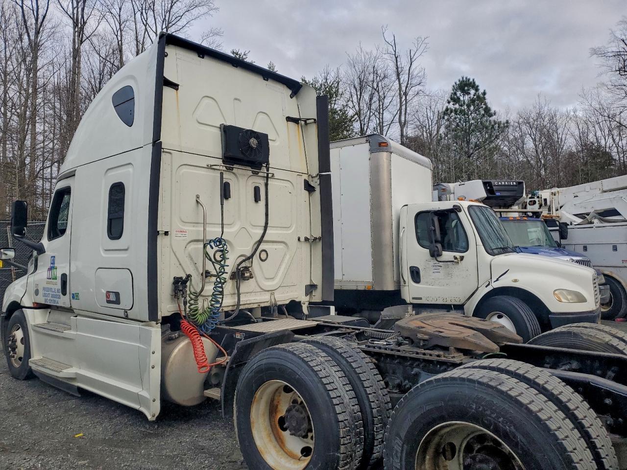 2019 Freigliner 2019 Freightliner Cascadia 126 Semi Truck