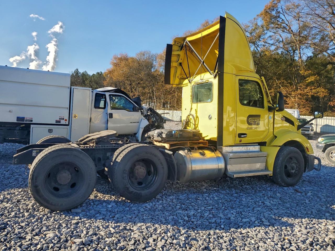 2023 Peterbilt 579 Semi Truck