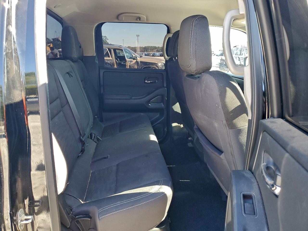 2022 Nissan Frontier s