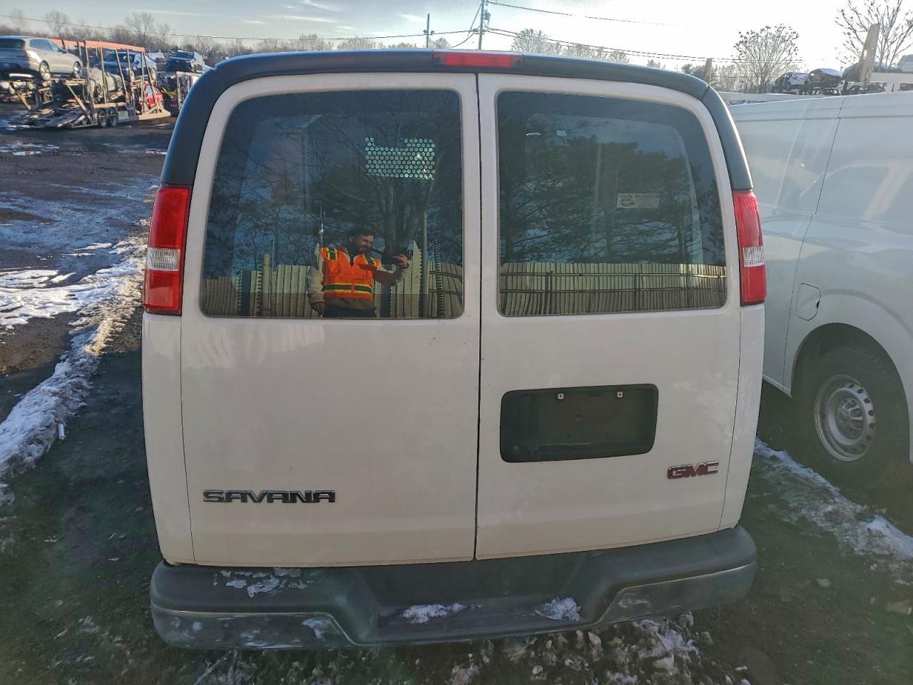 2021 GMC Savana G2500 Delivery Van