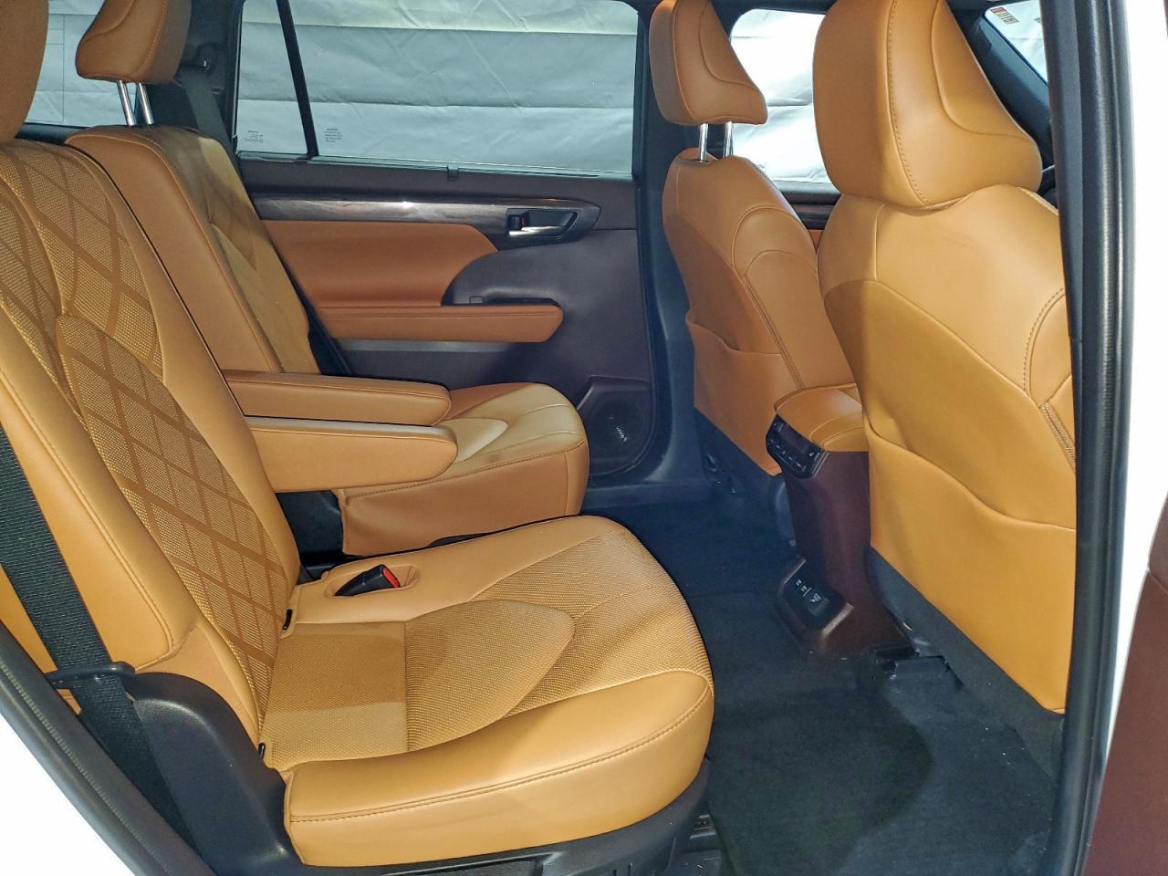 2020 Toyota Highlander Hybrid Platinum
