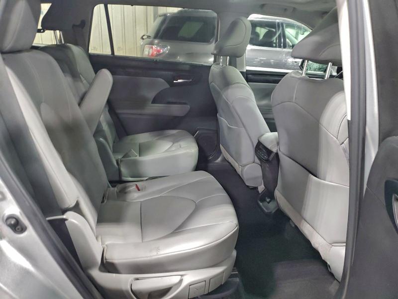 2022 Toyota Highlander Hybrid xle