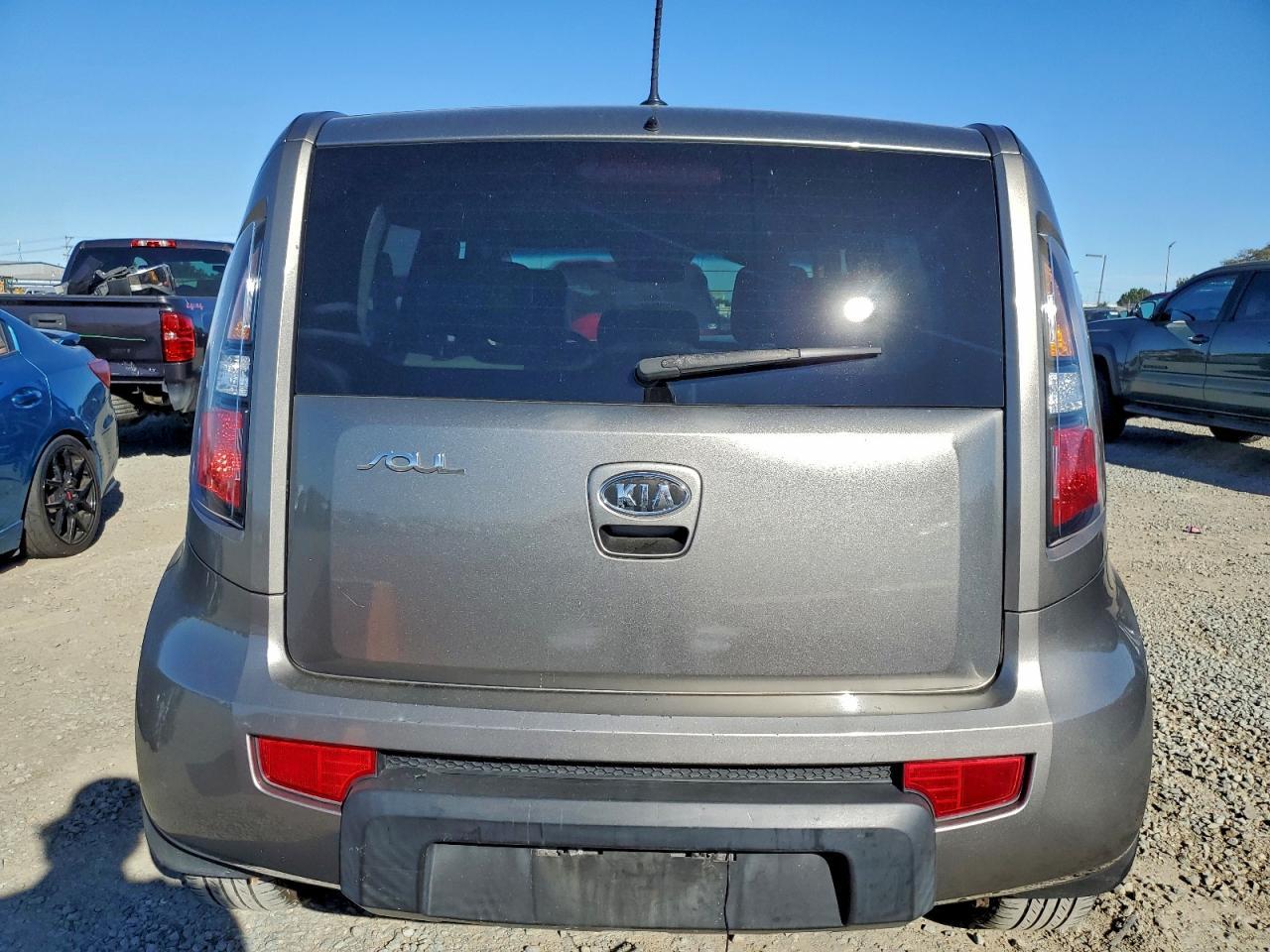 2010 KIA Soul +