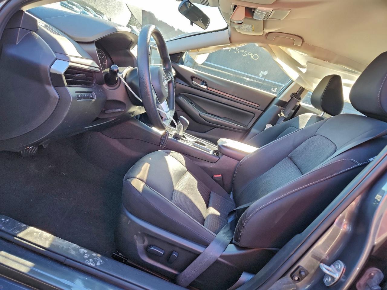 2024 Nissan Altima sv