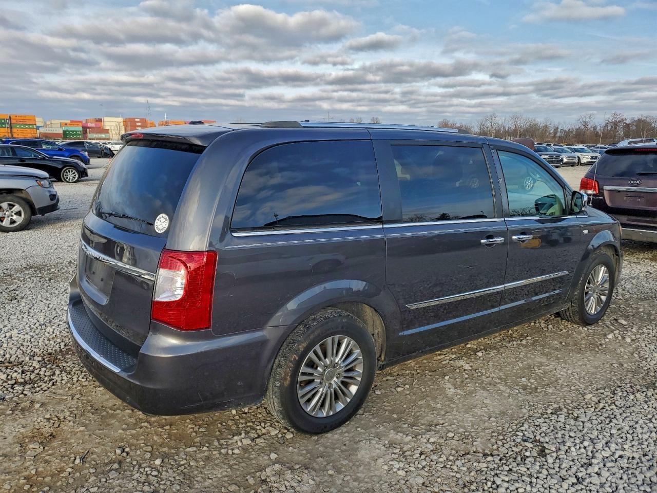 2014 Chrysler Town & Country Touring L