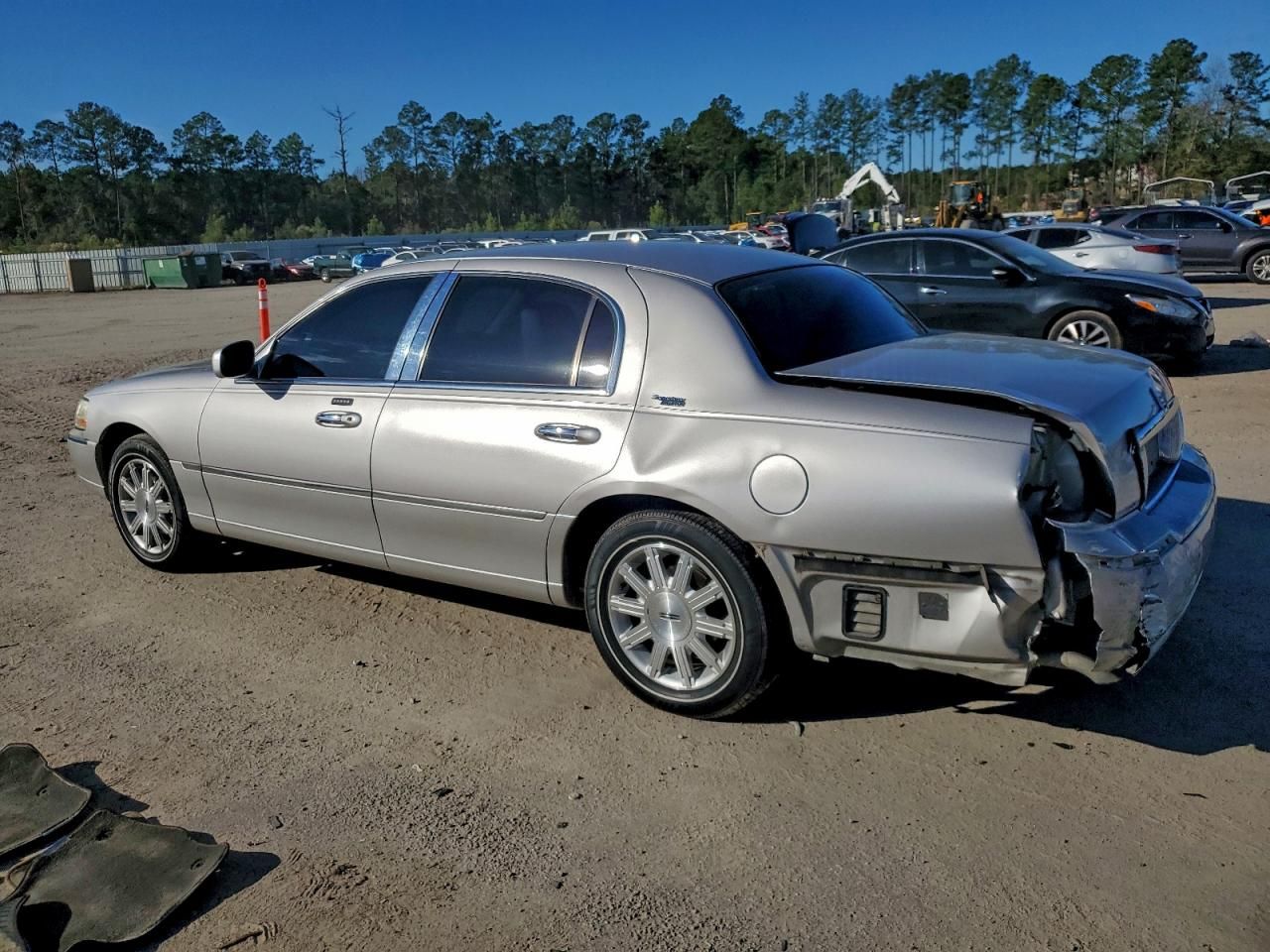 2011 Lincoln Town car Signature Limited