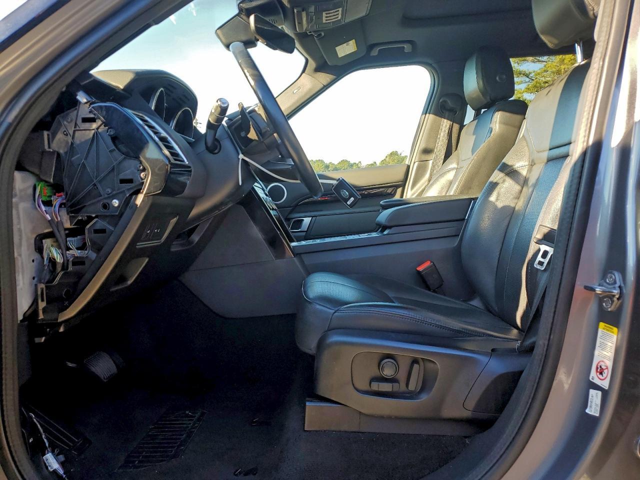 2020 Land Rover Discovery se