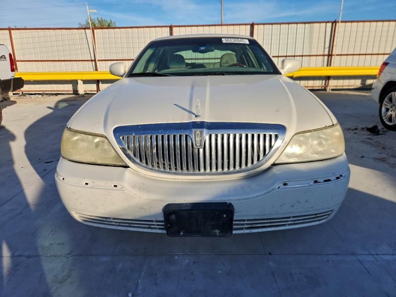 2005 Lincoln Town car Signature Limited