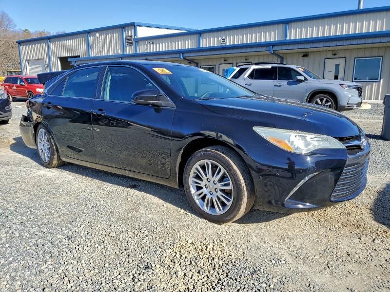 2015 Toyota Camry le