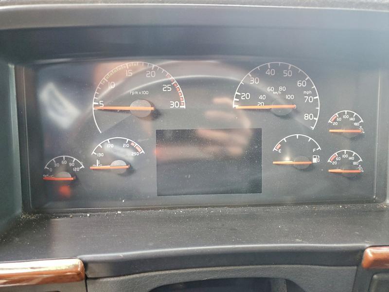 2006 Volvo VNL Semi Truck