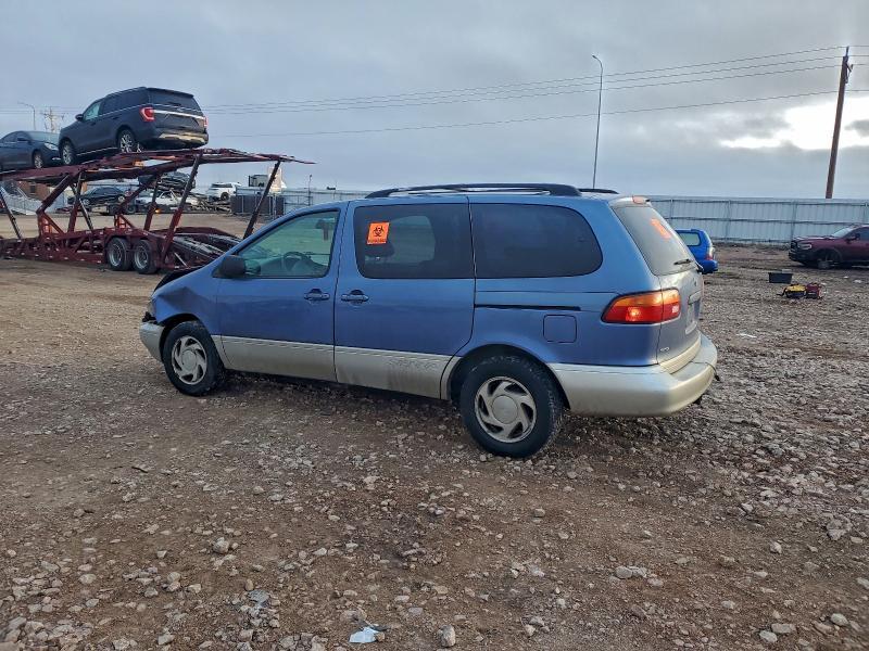 1999 Toyota Sienna le