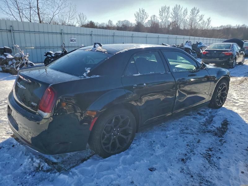 2019 Chrysler 300 Touring