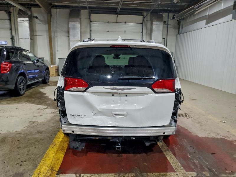 2017 Chrysler Pacifica Touring l