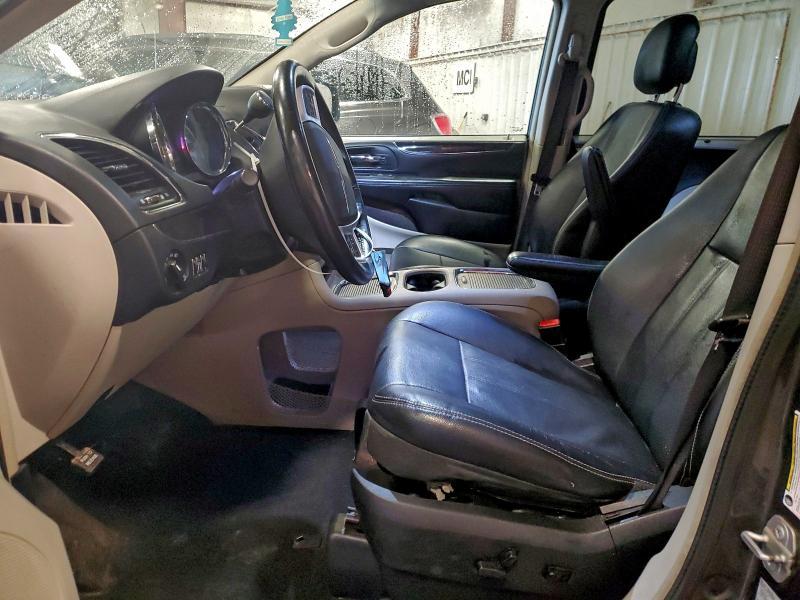 2016 Chrysler Town & Country Touring l