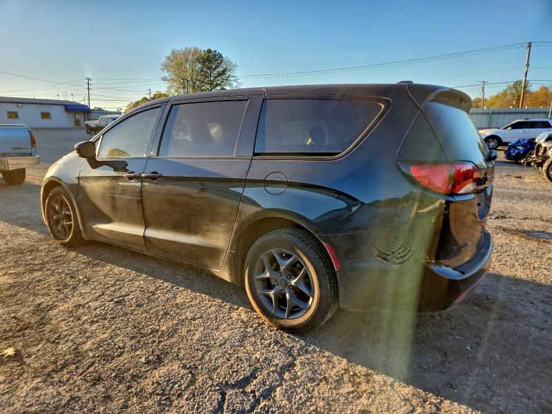 2020 Chrysler Pacifica Touring