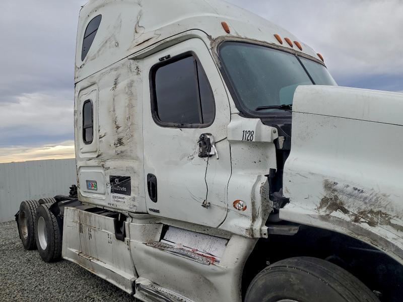 2017 Freigliner 2017 Freightliner Cascadia 125 Semi Truck