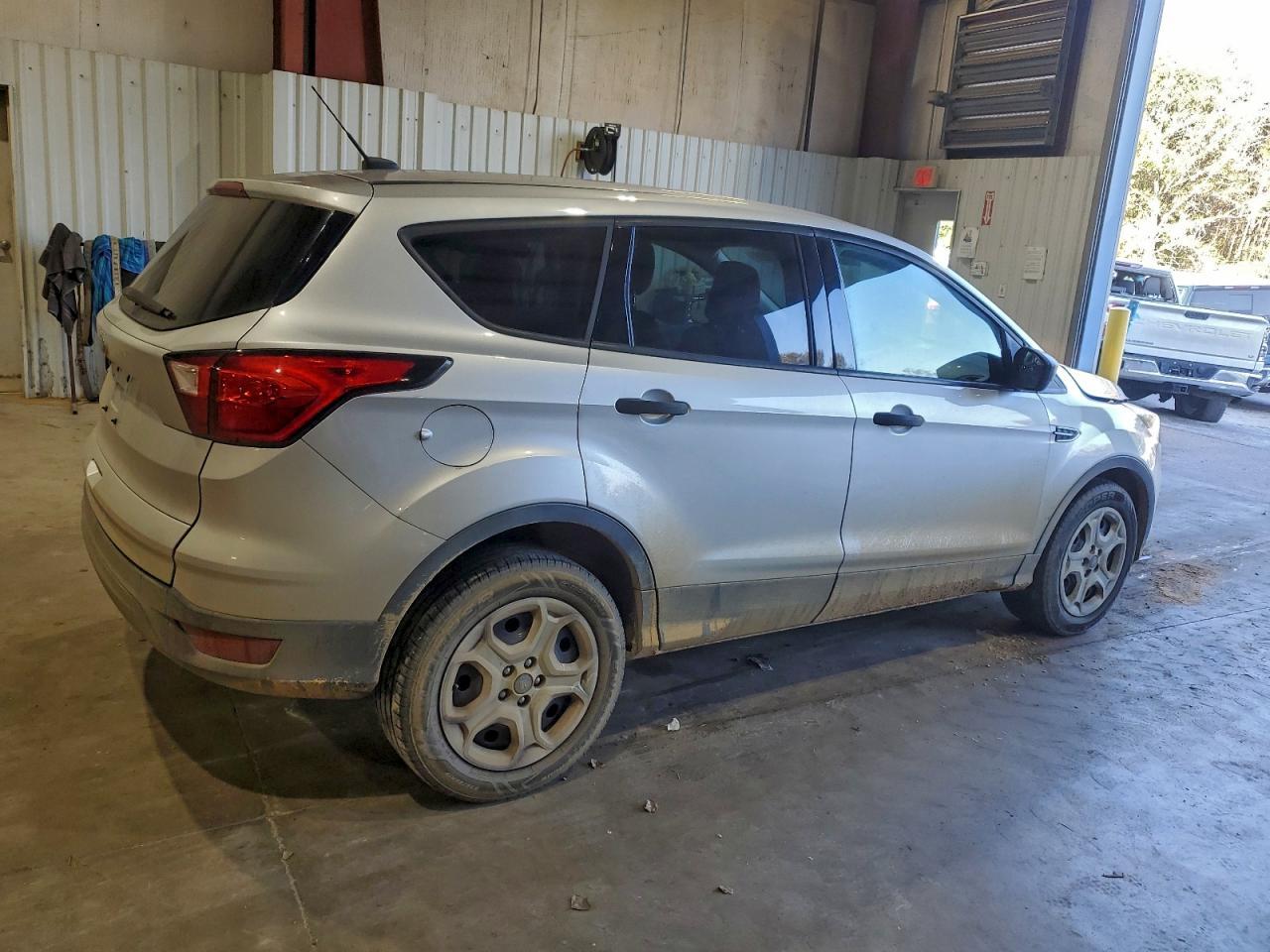 2019 Ford Escape s