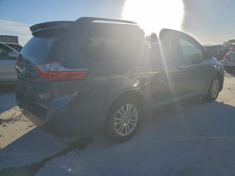 2017 Toyota Sienna xle