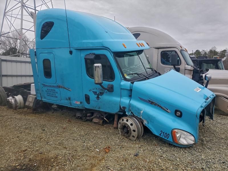 2013 Freigliner 2013 Freightliner Cascadia Semi Truck