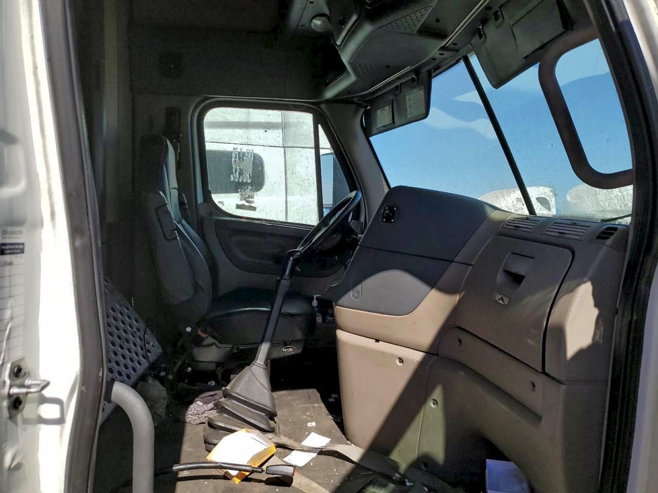 2017 Freightliner Cascadia 113 Semi Truck