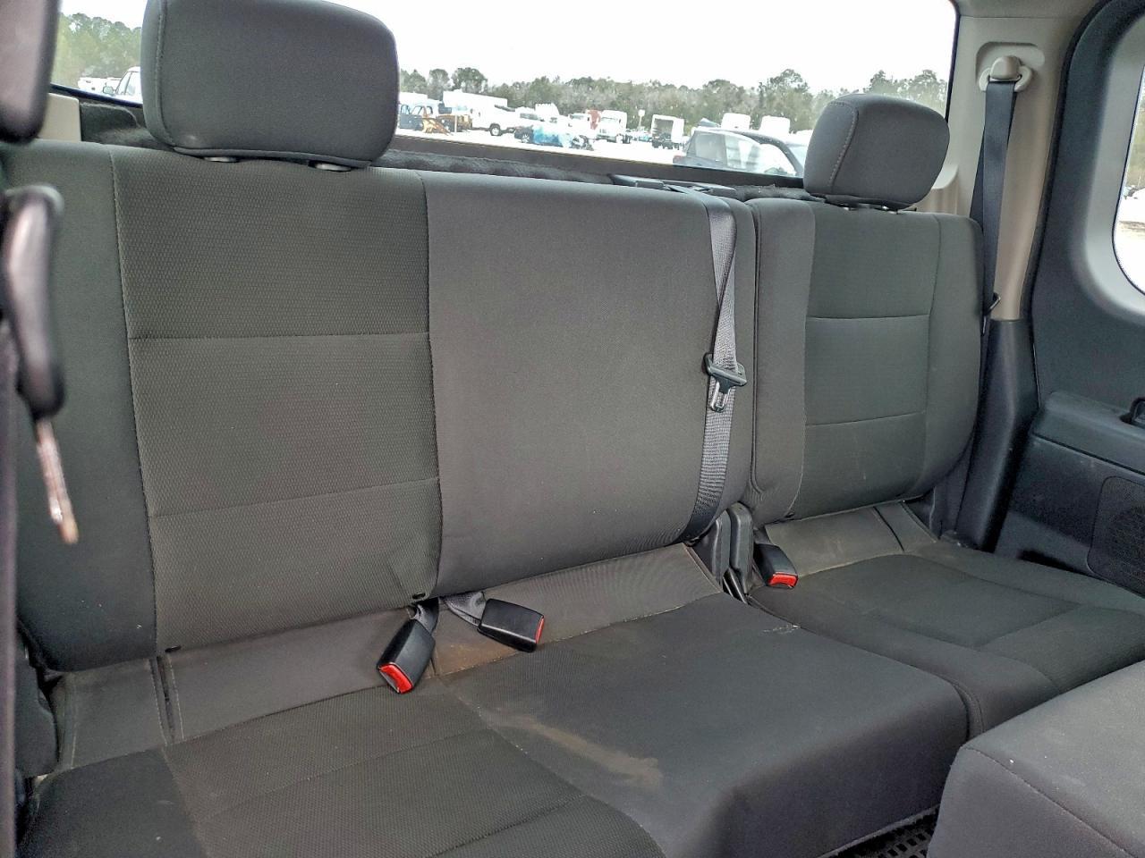 2011 Nissan Titan s