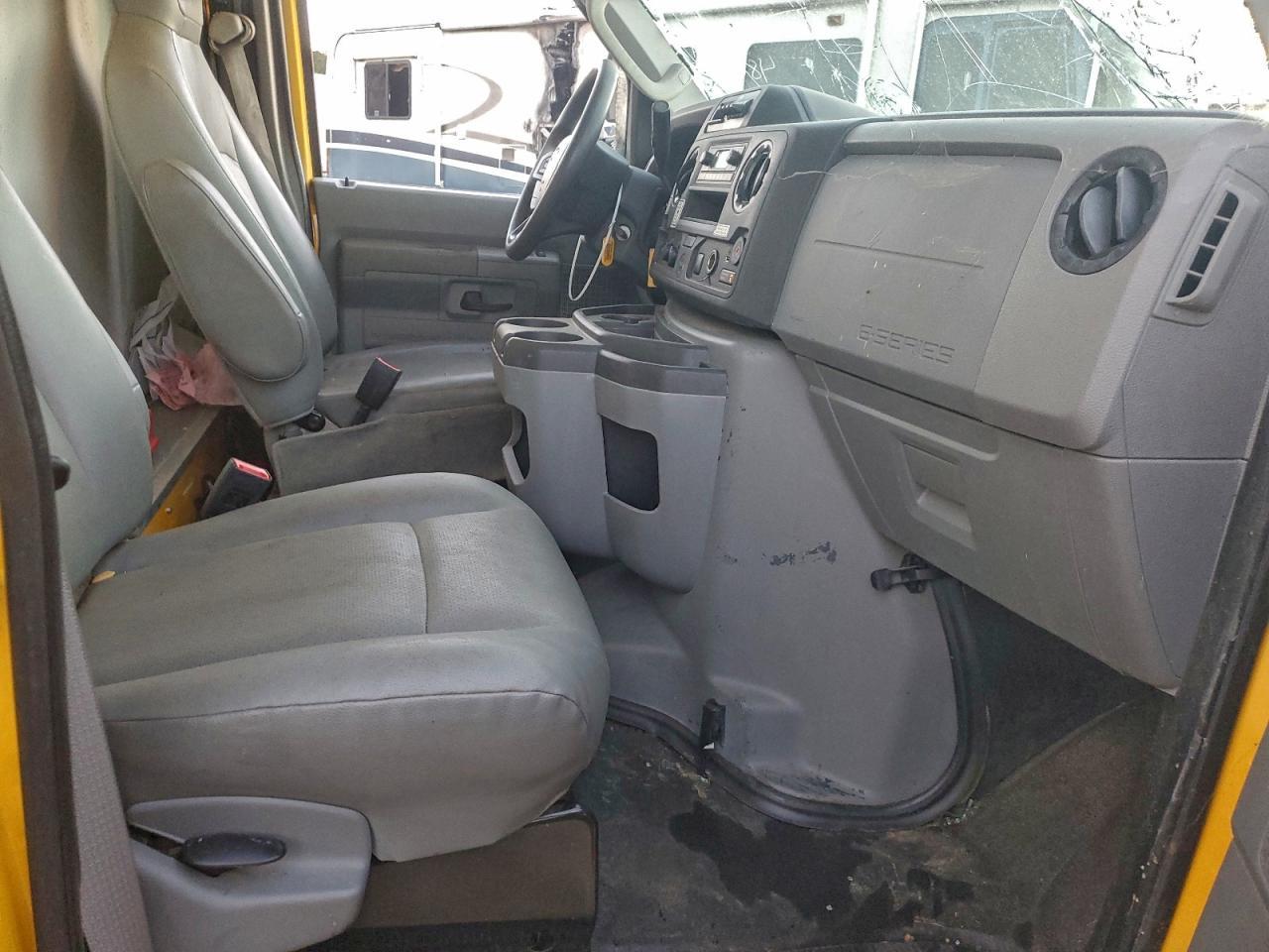 2022 Ford Econoline E350 Super Duty Cutaway Van