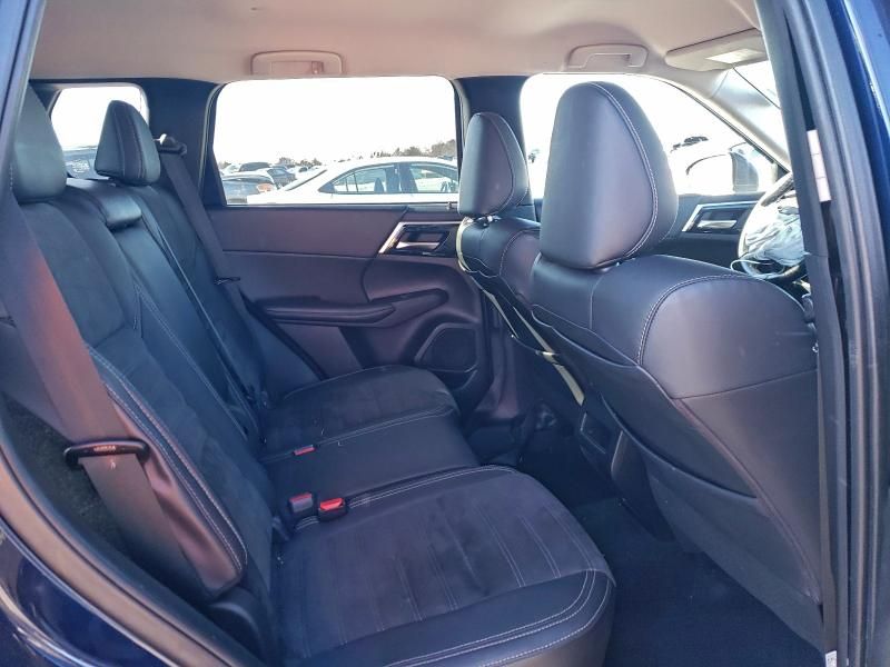 2023 Mitsubishi Outlander se