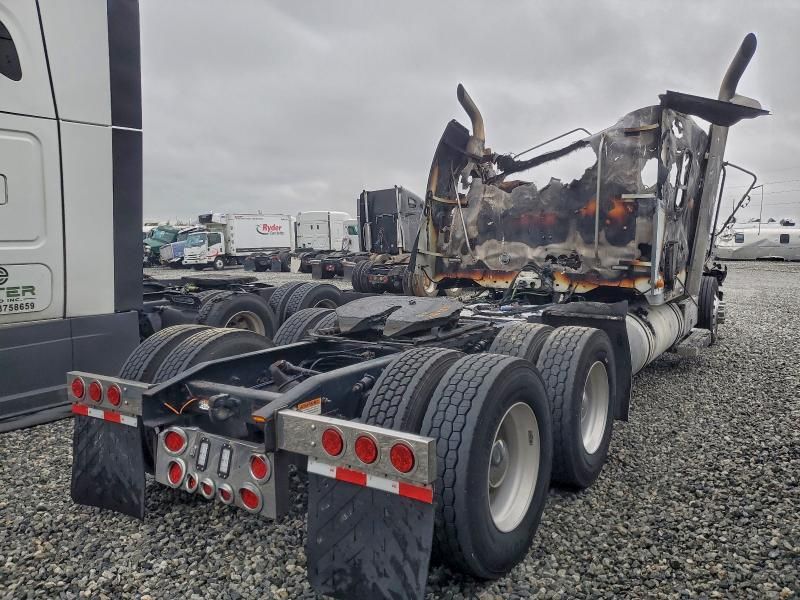 2016 Freightliner Conventional Coronado 132