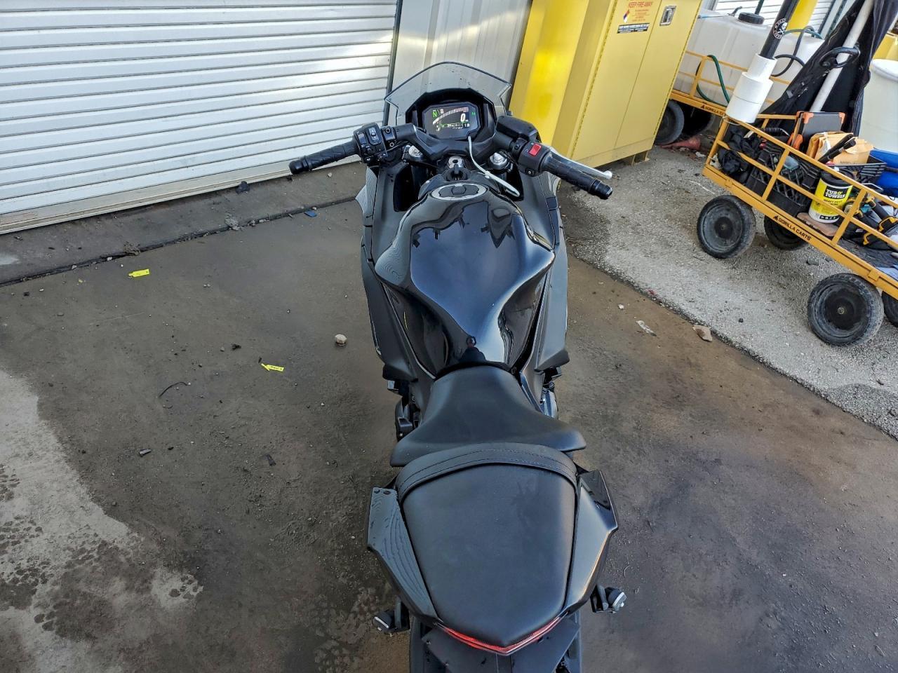 2025 Kawasaki EX650 R