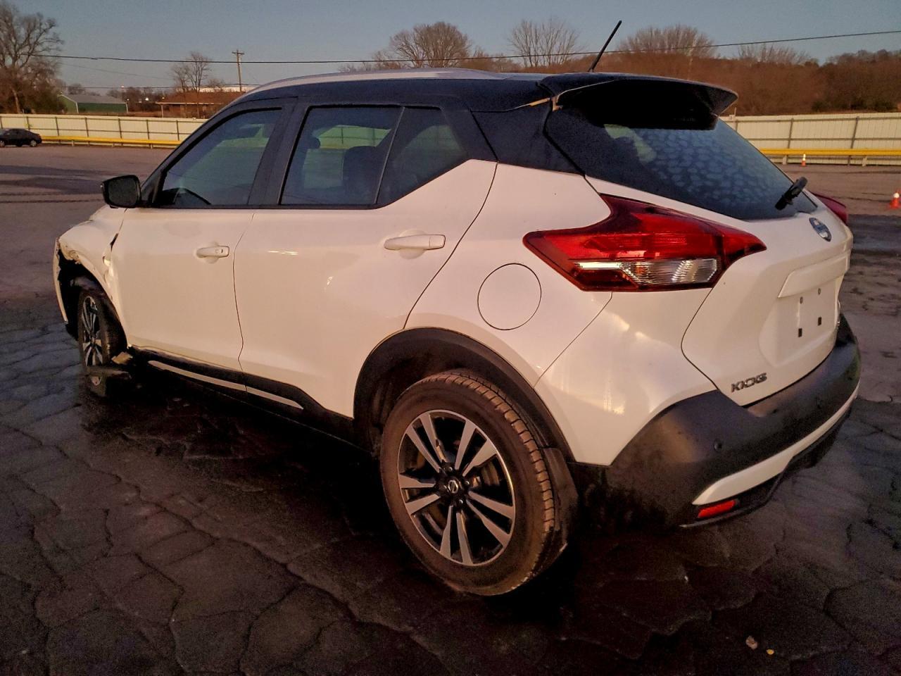 2020 Nissan Kicks sr