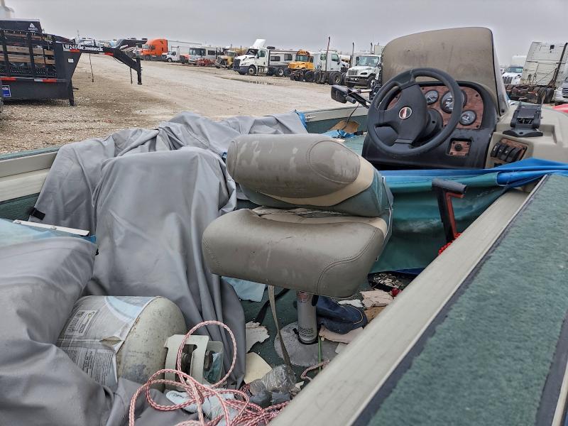 1999 Tracker Boat