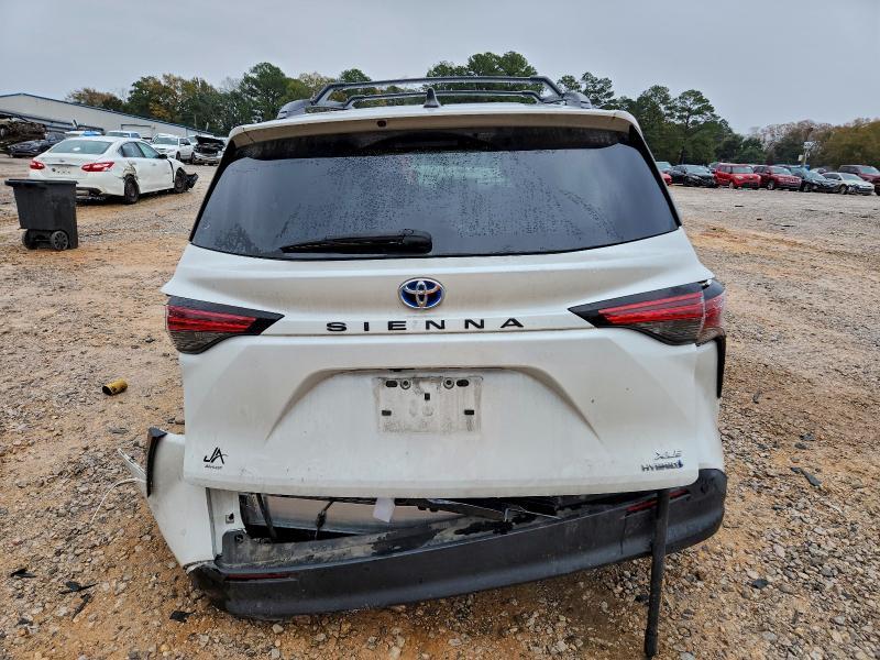 2022 Toyota Sienna xle