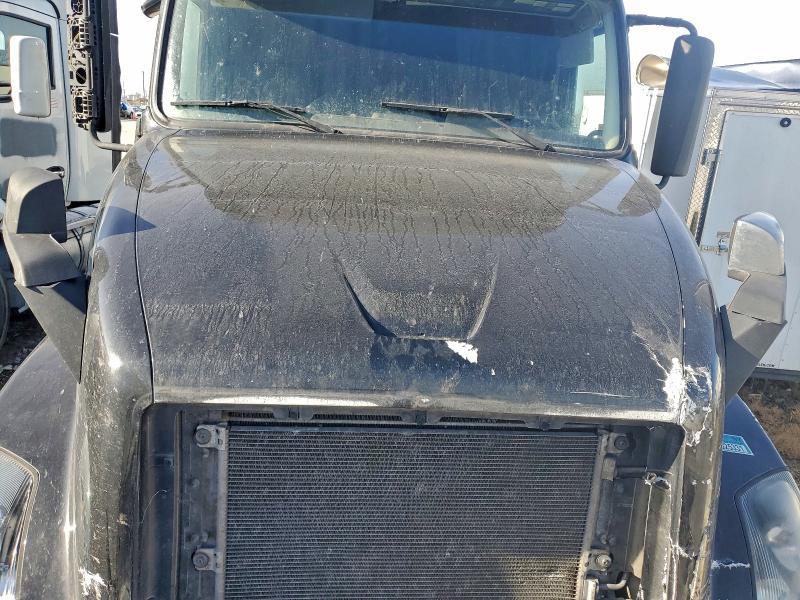 2014 Volvo VNL Semi Truck