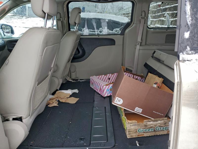 2012 Chrysler Town & Country Touring l