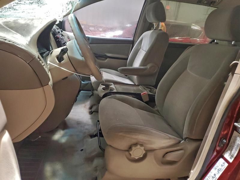 2004 Toyota Sienna ce