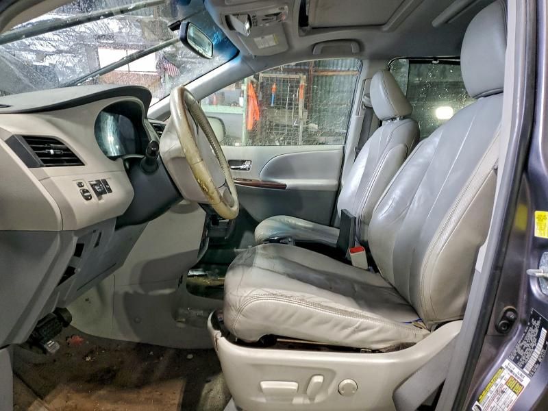 2011 Toyota Sienna xle