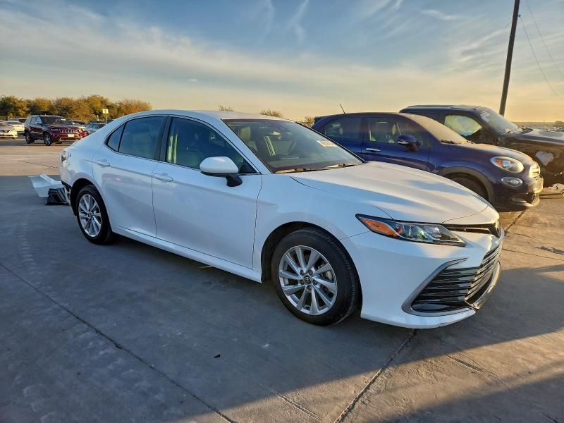 2024 Toyota Camry le