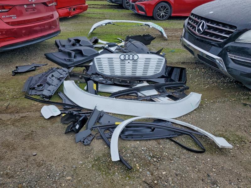 2025 Audi SQ6 E-tron Premium Plus
