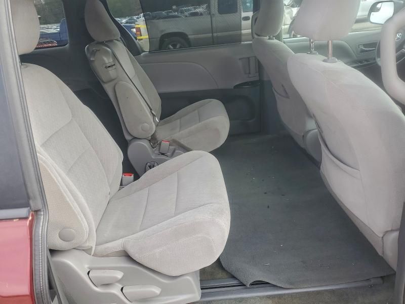 2017 Toyota Sienna le