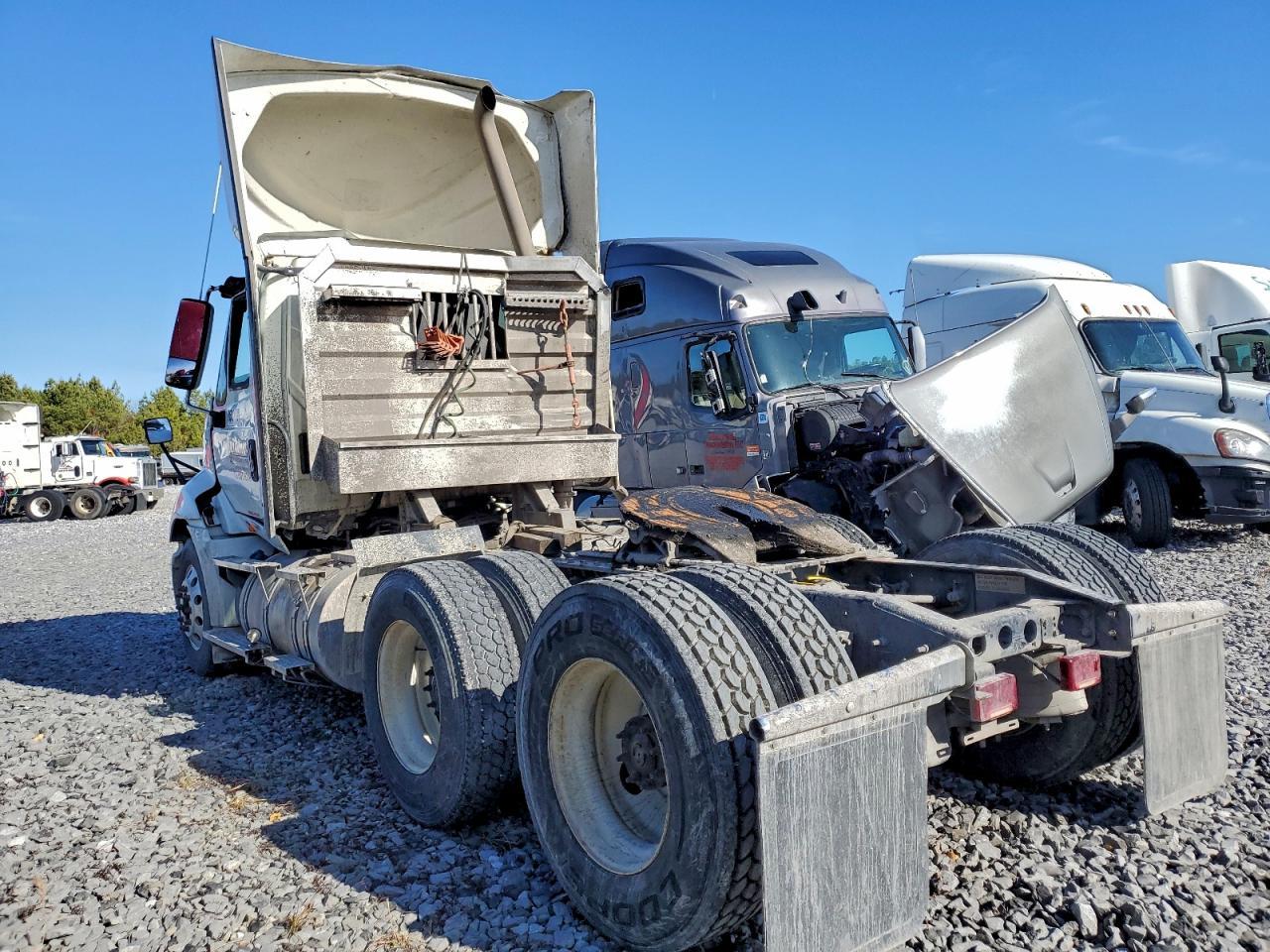2016 International Prostar Semi Truck