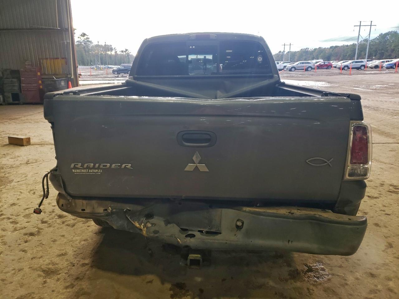 2006 Mitsubishi Raider Durocross