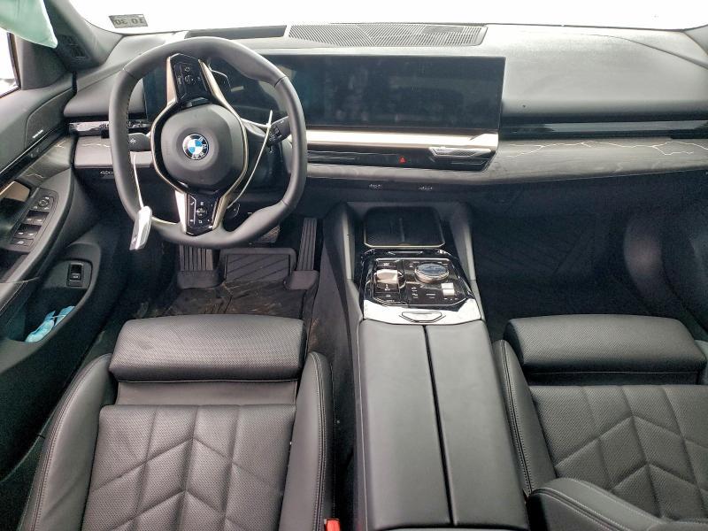2025 BMW 530 xi